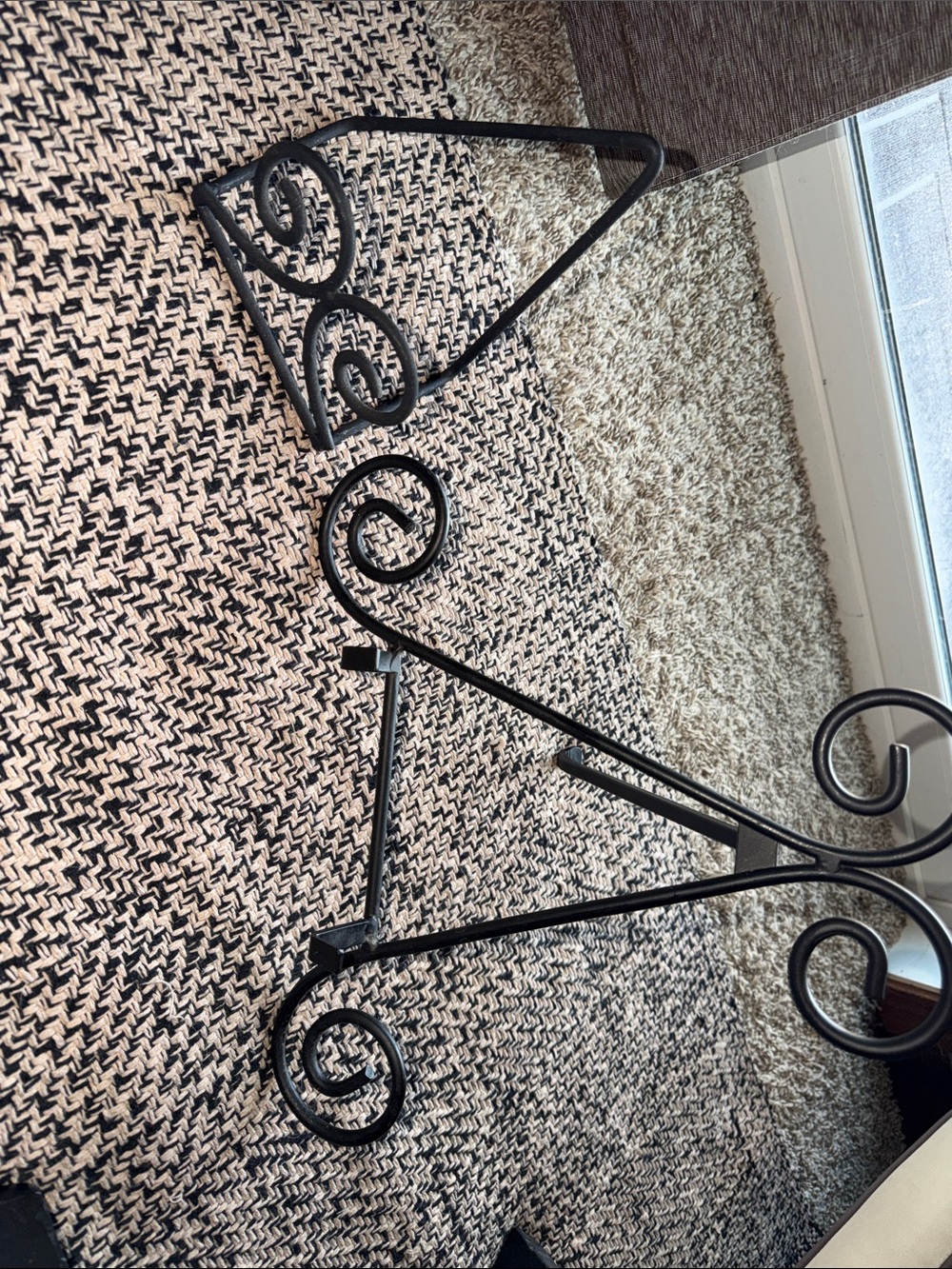 Decorative Black Scroll Metal Frame Holder / Easel Stands - Set of 2